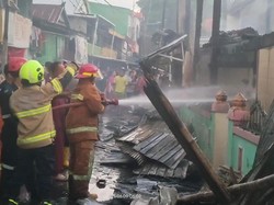 Kebakaran Hanguskan 9 Rumah di Jalan Urip Sumoharjo Makassar