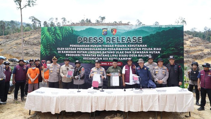 Polda Riau membongkar kendala perambahan hutan di HPT Hutan Lindung Si Abu, Kabupaten Kampar. Polda Riau membongkar kendala perambahan hutan di HPT Hutan Lindung Si Abu, Kabupaten Kampar.