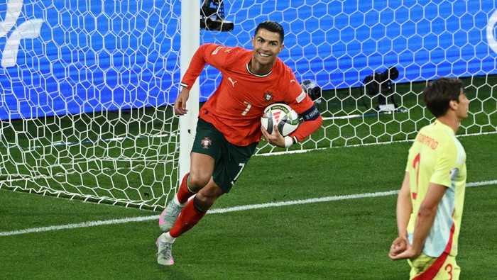 Portugal vs Spanyol Soccer Football - Nations League - Final - Portugal v Spain - Allianz Arena, Munich, Germany - June 8, 2025 Portugals Cristiano Ronaldo celebrates scoring their second goal REUTERS/Annegret Hilse