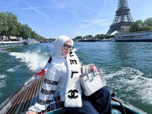 Potret Syahrini Cetar Membahana dengan Latar Menara Eiffel