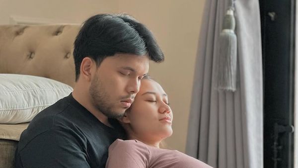 8 Foto Kompak Aaliyah Massaid-Thariq Halilintar Prenatal Yoga Jelang Lahiran