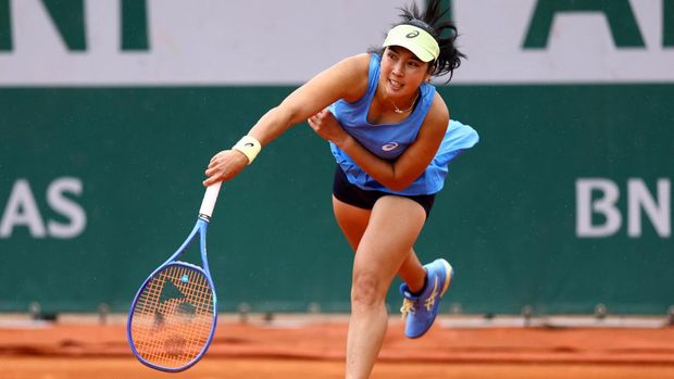 Tennis - French Open - Roland Garros, Paris, France - May 27, 2025 Indonesia's Aldila Sutjiadi in action with Japan's Miyu Kato during her first round doubles match against France's Caroline Garcia and Diane Parry REUTERS/Lisi Niesner