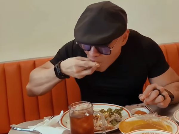 Cuan! Deddy Corbuzier Kini Punya Bisnis Nasi Padang dan Bakery
