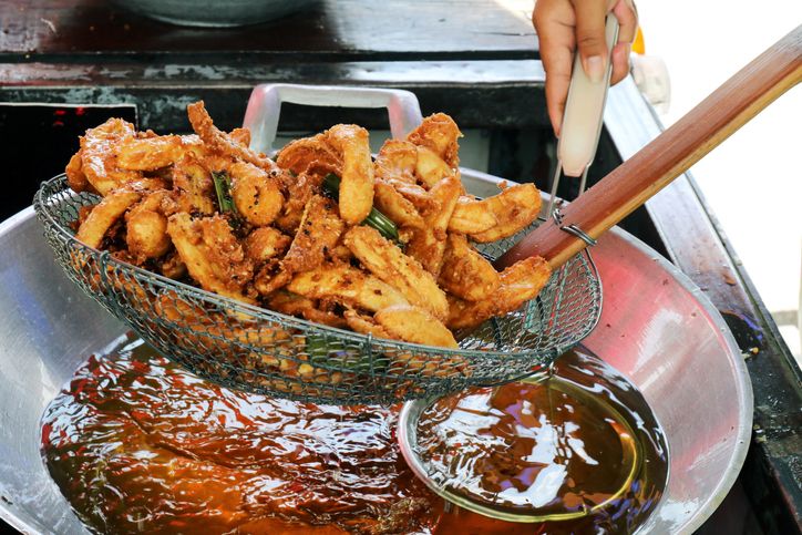 Duh! Tukang Pisang Goreng Kena Tipu Pembayaran Uang Palsu