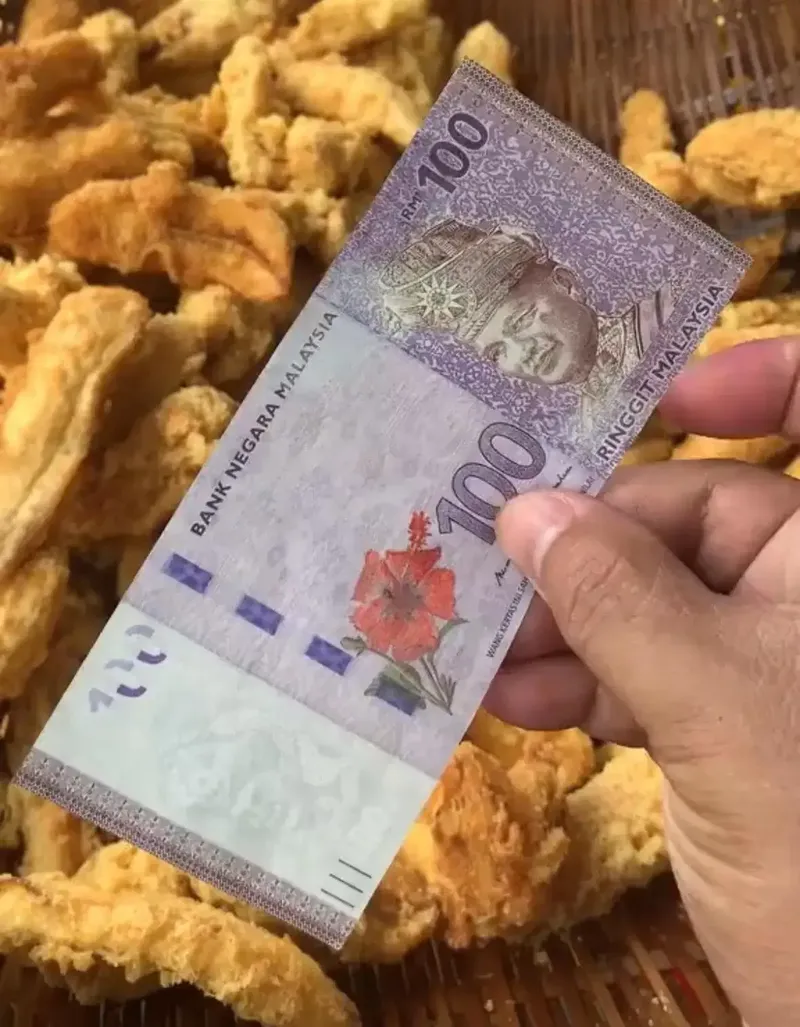 Duh! Tukang Pisang Goreng Kena Tipu Pembayaran Uang Palsu