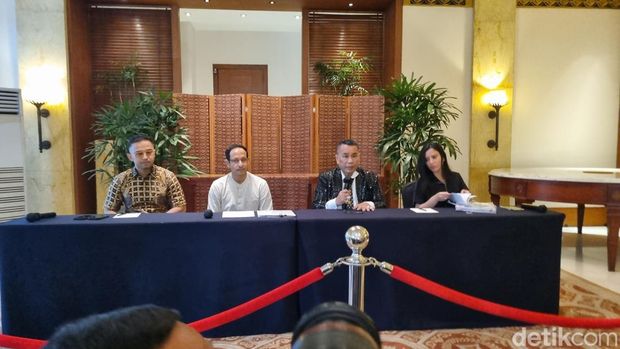 Eks Mendikbudristek Nadiem Makarim bicara soal dugaan korupsi pengadaan laptop Chromebook. (Taufiq S/detikcom)