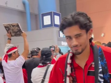 Gak Boleh Iri! Fitri Carlina Dapat Kedipan Mata dari Nathan Tjoe-A-On