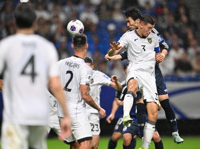 Jalan 19 Menit, Jepang Langsung Gaspol 2-0 SUITA, JAPAN - JUNE 10: Daichi Kamada of Japan (C) celebrates after scoring the teams first goal during the FIFA World Cup Asian Third Qualifier Group C match between Japan and Indonesia at Panasonic Stadium Suita on June 10, 2025 in Suita, Osaka, Japan. (Photo by Kenta Harada/Getty Images)