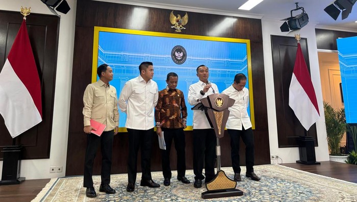 Jumpa pers terkait pencabutan IUP empat perusahaan tambang nikel di Istana Kepresidenan, Jakarta, Selasa (10/6/2025).