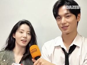 Juyeon THE BOYZ dan Shin Si Ah Bantah Rumor Pacaran, Barang Couple Disorot