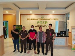 Korupsi Dana Desa Nyaris Semiliar, Kades Kesesi Pekalongan Ditahan