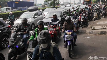 Keluhan Warga Telat Masuk Kerja gegara Macet Parah di Jl TB Simatupang