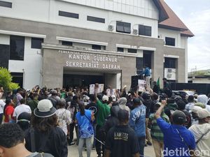 Pinta Warga Usai Pemerintah Cabut Izin 4 Perusahaan Tambang di Raja Ampat Pinta Warga Usai Pemerintah Cabut Izin 4 Perusahaan Tambang di Raja Ampat