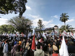 Hari Lingkungan Hidup Sedunia, Massa Tumplek di Depan Gedung Sate