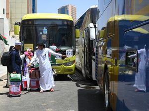 Video: Pemberangkatan Jemaah Gelombang 2 ke Madinah Berbasis Kloter Video: Pemberangkatan Jemaah Gelombang 2 ke Madinah Berbasis Kloter