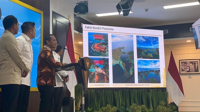 Menteri ESDM Bahlil Lahadalia menampilkan bahwa gambar booming Pulau Piaynemo Raja Ampat yang beredar di media biasa yakni hoax (Firda/detikcom) Menteri ESDM Bahlil Lahadalia menampilkan bahwa gambar booming Pulau Piaynemo Raja Ampat yang beredar di media biasa yakni hoax (Firda/detikcom)