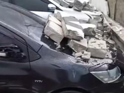 Tembok Mie Gacoan di Binjai Roboh gegara Hujan Deras, Timpa 4 Mobil