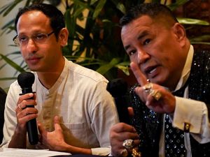 Nadiem Buka Suara Soal Dugaan Korupsi Laptop 9,9 T di Mendikbud Nadiem Buka Suara Soal Dugaan Korupsi Laptop 9,9 T di Mendikbud