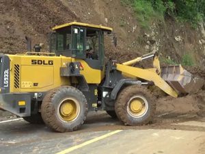 Longsor di Jalur Lumajang-Malang Dibersihkan, Warga Diimbau Waspada Longsor di Jalur Lumajang-Malang Dibersihkan, Warga Diimbau Waspada