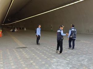 Petugas Haji Temukan Jemaah Tertinggal di Mina, Langsung Diantar ke Hotel Petugas Haji Temukan Jemaah Tertinggal di Mina, Langsung Diantar ke Hotel