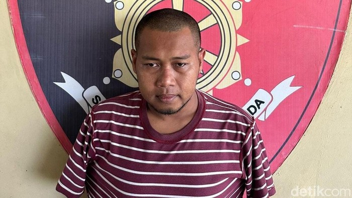 Rochmad Cholilulloh ditangkap alasannya merupakan memperkosa dan merampok gadis asal Tanah Bumbu. Pelaku mengaku selaku  polisi.