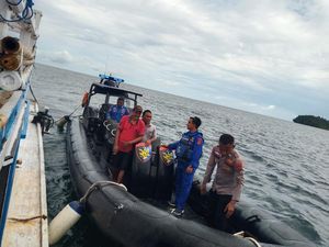 Ambil Telur Ikan Terbang di Fakfak Tanpa Izin, 3 Kapal Asal Sulsel Diamankan Ambil Telur Ikan Terbang di Fakfak Tanpa Izin, 3 Kapal Asal Sulsel Diamankan
