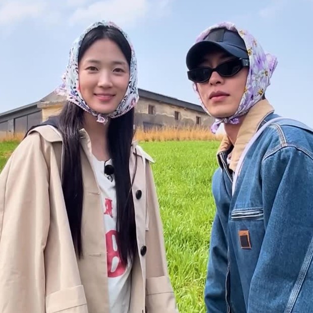 Potret Kim Hye Yoon dan Lee Jae Wook dalam acara 'Fresh Off The Sea'