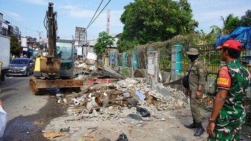 Satpol PP Bogor Tertibkan 142 Bangunan Liar di Citeureup dan Babakan Madang