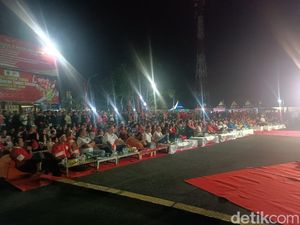 Kapolda NTB hingga Ayah Emil Audero Nobar Timnas di Polres Lombok Tengah Kapolda NTB hingga Ayah Emil Audero Nobar Timnas di Polres Lombok Tengah