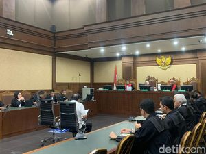 Sesal Makelar Zarof di Sidang: Harusnya Saya Pensiun tapi Malah di Sini Sesal Makelar Zarof di Sidang: Harusnya Saya Pensiun tapi Malah di Sini
