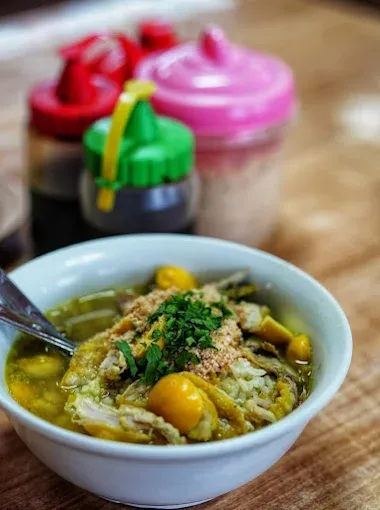 Bosan Makan Daging? Coba 5 Soto Ayam Ambengan di Sini