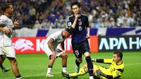 GOL! Kamada membawa Jepang memperlebar selisih jadi 3-0 pada menit ke-51. Menerima bola dari Kubo, ia merangsek ke pertahanan timnas, menggocek Mees Hilgers, dan menceploskan bola dengan dingin. Babak pertama berakhir. REUTERS/Issei Kato
