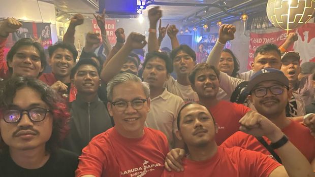 Suporter akan turut hadir di stadion memberikan dukungan kepada Timnas Indonesia saat melawan Jepang. (Dok. KBRI Tokyo)