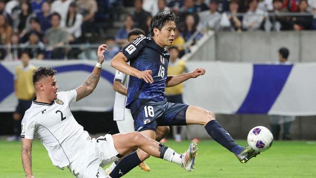 Indonesia's Mees Hilgers (L) tries to defend as Japan's forward Shuto Machino scores his team's fifth goal during the World Cup Asian qualifier Group C football match between Japan and Indonesia in Osaka on June 10, 2025. (Photo by JIJI PRESS / AFP)