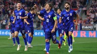 Kroasia yang memimpin Grup L zona UEFA dengan 16 poin dari enam laga unggul tiga poin dari Republik Ceko yang sudah main tujuh kali. Luka Modric dkk hanya butuh hasil imbang melawan Kepulauan Faroe pada 14 November untuk lolos ke Piala Dunia. Foto: REUTERS/Antonio Bronic
