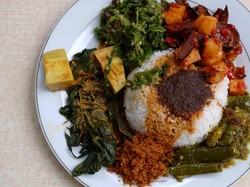 Makin Mahal! Pelanggan Kaget Harga Nasi Padang Rp 168 Ribu