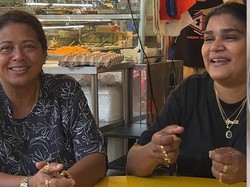 2 Wanita India Jualan Nasi Padang, Lauk Jagoannya Rendang