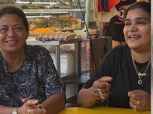 2 Wanita India Jualan Nasi Padang, Lauk Jagoannya Rendang 2 Wanita India Jualan Nasi Padang, Lauk Jagoannya Rendang