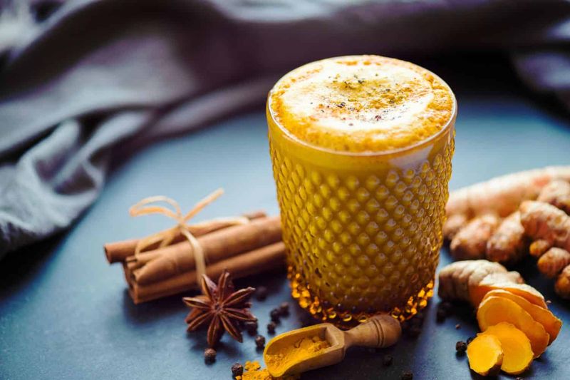 6 Manfaat Menambahkan Kunyit dalam Kopi, Segar dan Menyehatkan!