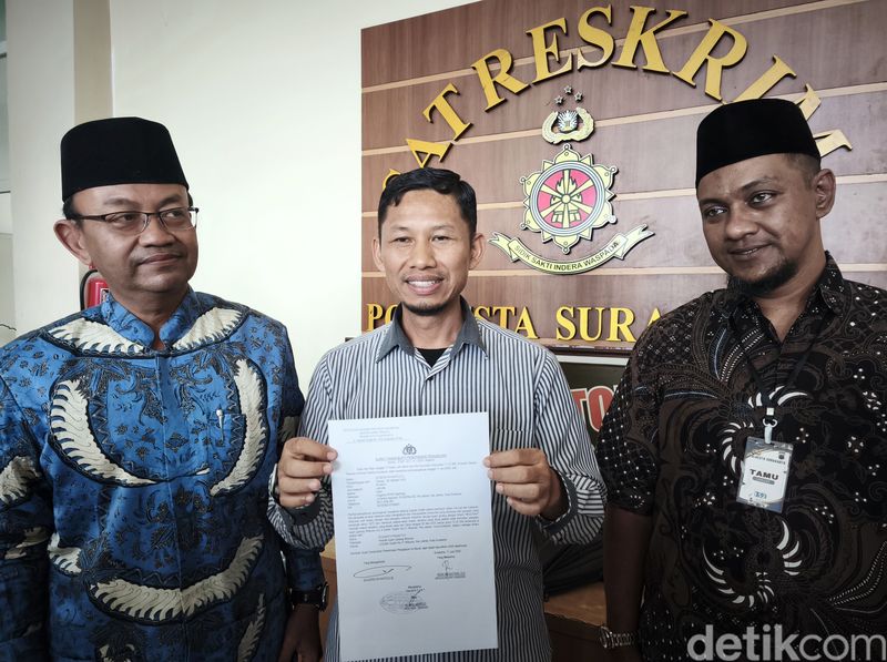 Anggota DPRD Solo Sugeng Riyanto mengadukan Ayam Goreng Widuran ke Mapolresta Solo, Rabu (11/5/2025).