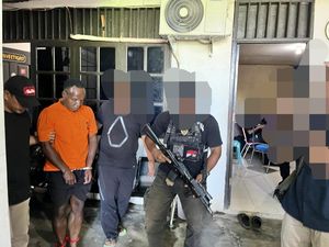 Polisi Amankan Pistol Buatan Pindad-Emas dari KKB Yekis Wanimbo di Puncak Polisi Amankan Pistol Buatan Pindad-Emas dari KKB Yekis Wanimbo di Puncak