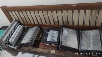 Pencuri Lampu Sorot di Jakbar Tertangkap Saat di Atas Billboard