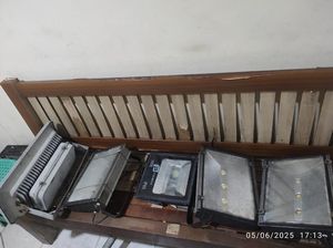 Pencuri Lampu Sorot di Jakbar Tertangkap Saat di Atas Billboard