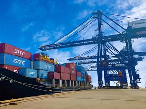 TPK Batu Ampar Mulai Layani Transhipment Internasional TPK Batu Ampar Mulai Layani Transhipment Internasional
