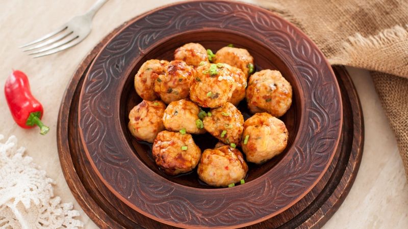 bola daging pedas