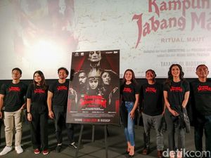 Kampung Jabang Mayit: Ritual Maut, Atiqah Hasiholan Jadi Dukun Aborsi Kampung Jabang Mayit: Ritual Maut, Atiqah Hasiholan Jadi Dukun Aborsi