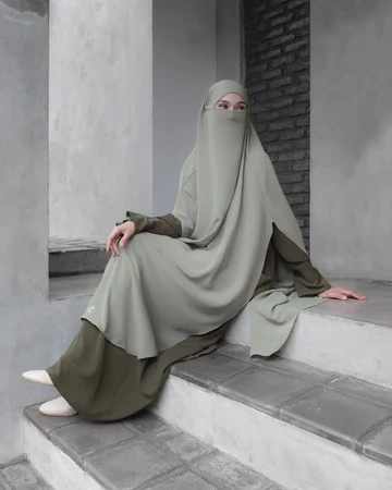 5 Inspirasi Outfit Hijab Bercadar 2025, Tampil Syar'i dan Elegan
