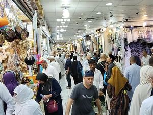 Ibadah Haji Selesai, Jemaah RI Kini Sibuk Berburu Oleh-oleh