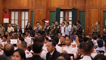 Kapolri-Panglima TNI Duet Nyanyi 'Rumah Kita' saat Gala Dinner Bareng Prabowo