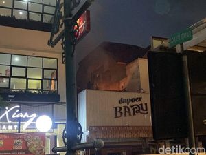 Toko Roti di Jalan Gatsu Solo Kebakaran